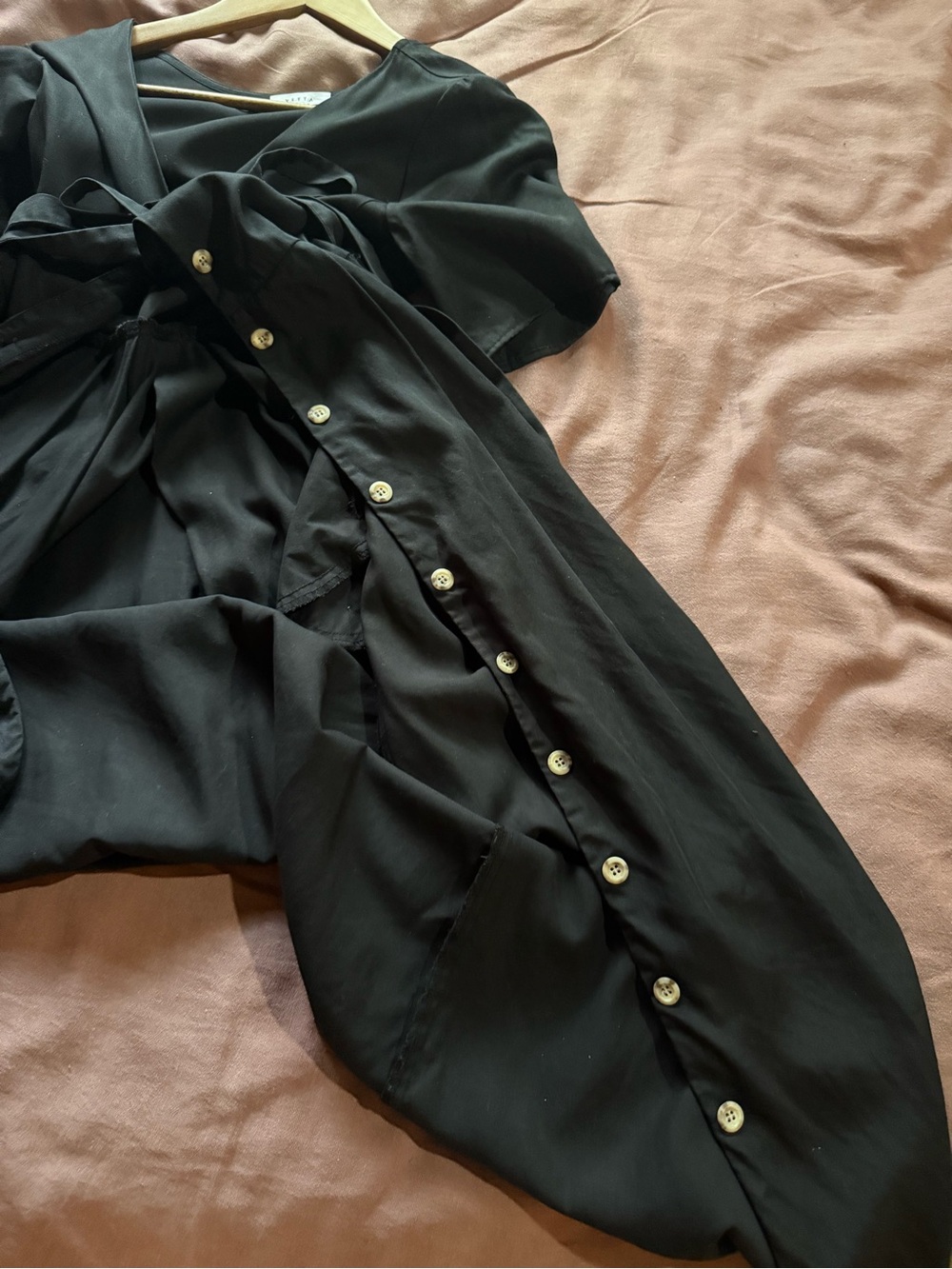 Vetta Capsule Bundle 💕 Black Short-Sleeve Button-Front Wrap Dress with Tie Waist - Picture 5 of 13